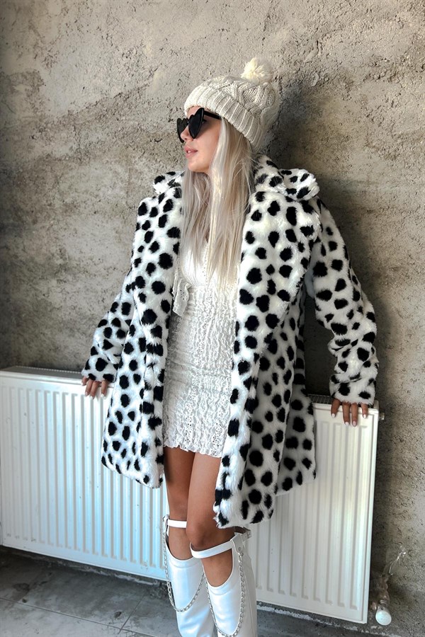 Flora Black Spotted White Coats